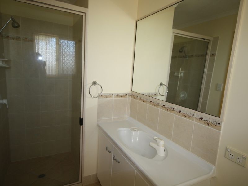 16 Bristol Place, Clinton QLD 4680