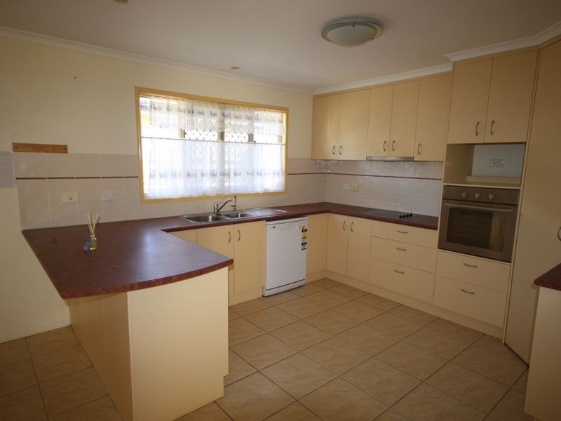 16 Bristol Place, Clinton QLD 4680