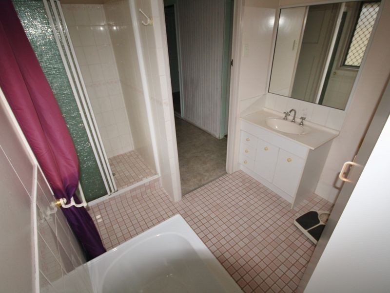 73 Flinders Parade, Gladstone QLD 4680