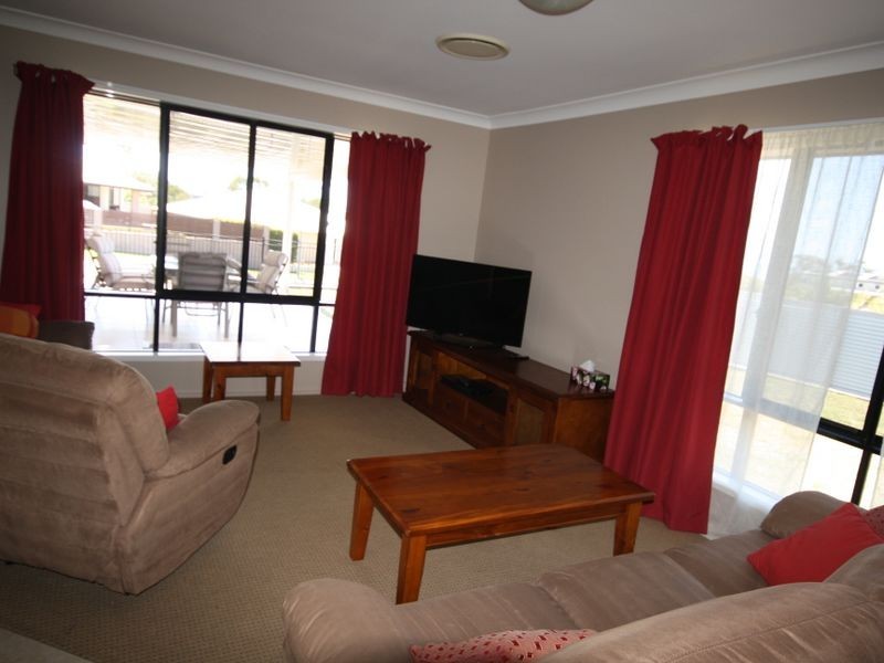 14 Dolphin Terrace, South Gladstone QLD 4680