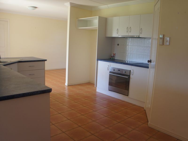 11 Whiting Street, Toolooa QLD 4680