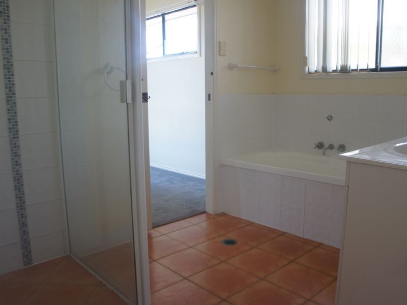 11 Whiting Street, Toolooa QLD 4680