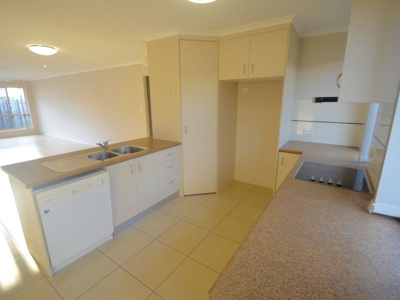 2/19 Wicks Street, New Auckland QLD 4680