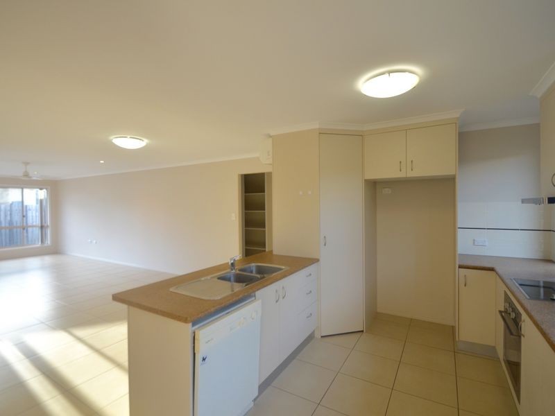 2/19 Wicks Street, New Auckland QLD 4680