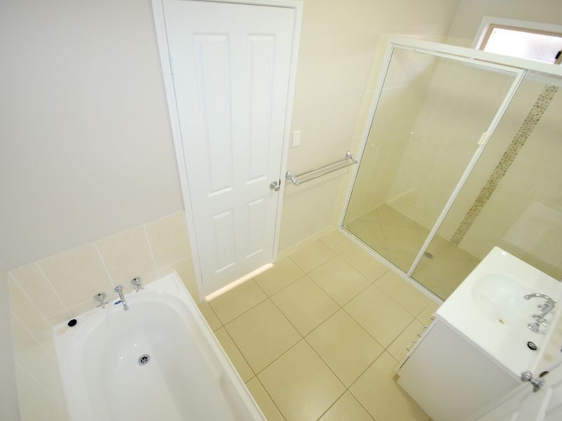 2/19 Wicks Street, New Auckland QLD 4680