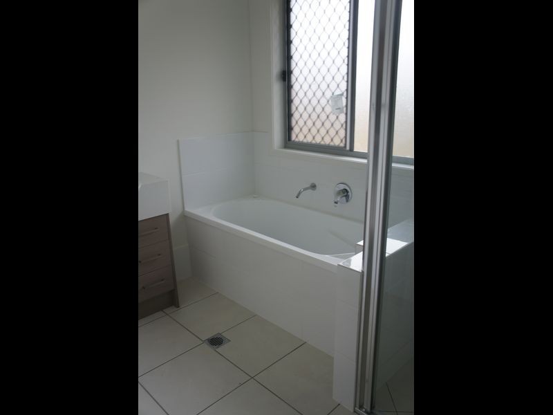 21 TELOPEA PLACE, Kirkwood QLD 4680