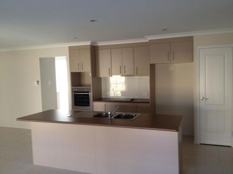 5 IRIS ROAD, Kirkwood QLD 4680