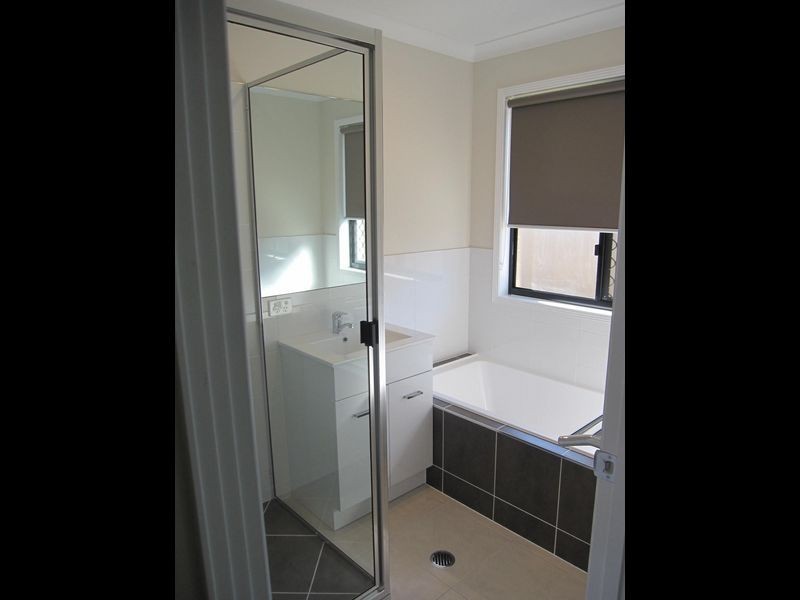 5 IRIS ROAD, Kirkwood QLD 4680