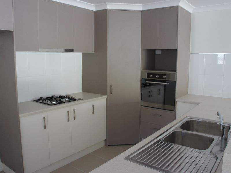 17B OUSTON PLACE, South Gladstone QLD 4680