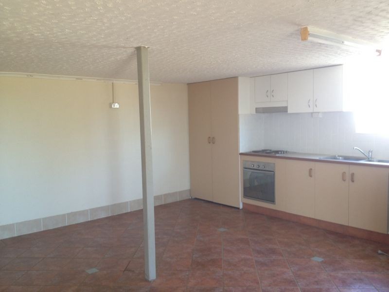 73 TANK STREET, West Gladstone QLD 4680