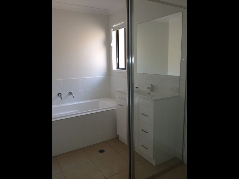 2 Dampier Court, Glen Eden QLD 4680