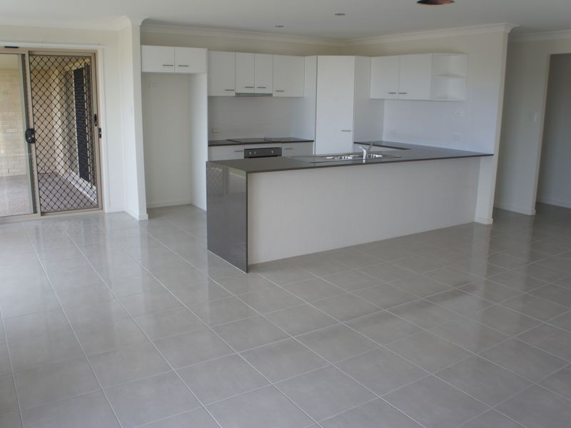 6 Dampier Court, Glen Eden QLD 4680