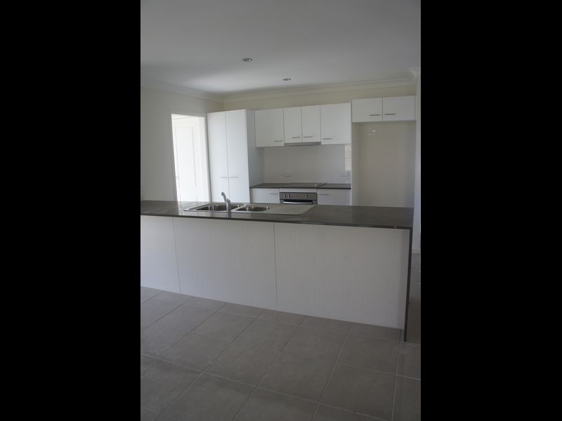 8 Dampier Court, Glen Eden QLD 4680