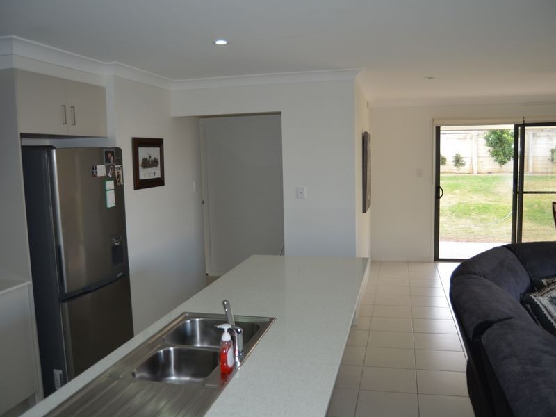 7 Lavender Boulevard, Kirkwood QLD 4680