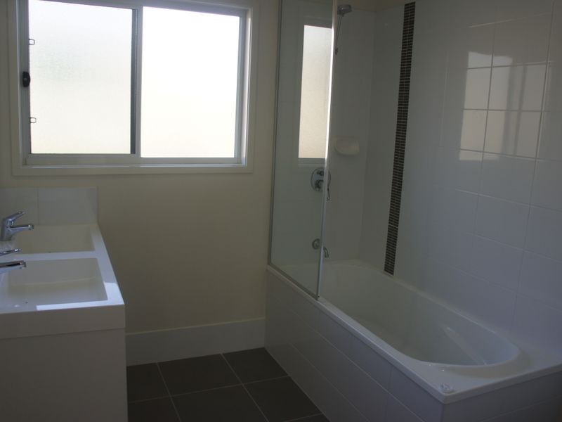 2/43 Butler Street, New Auckland QLD 4680