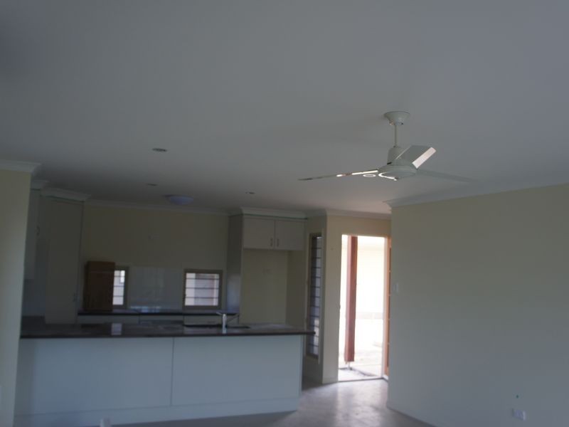 4/127 Toolooa Street, Toolooa QLD 4680