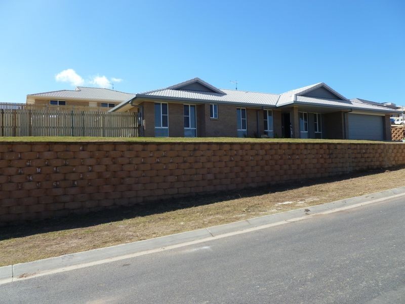 27 Dartmouth Close, Clinton QLD 4680