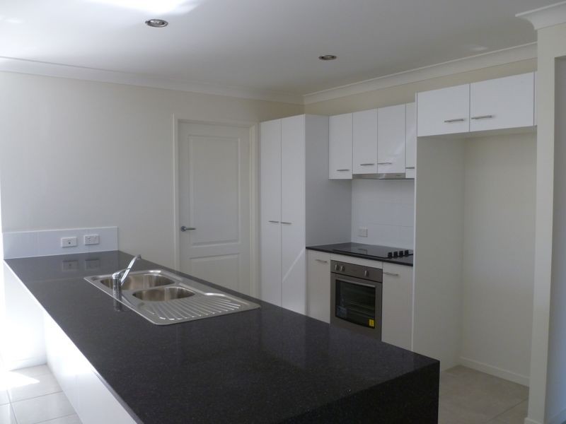27 Dartmouth Close, Clinton QLD 4680