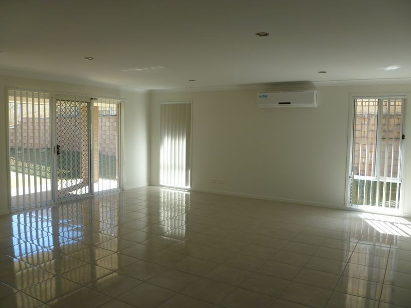 27 Dartmouth Close, Clinton QLD 4680