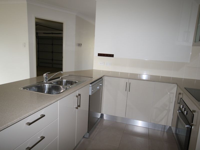 35 Florey Place, Kirkwood QLD 4680