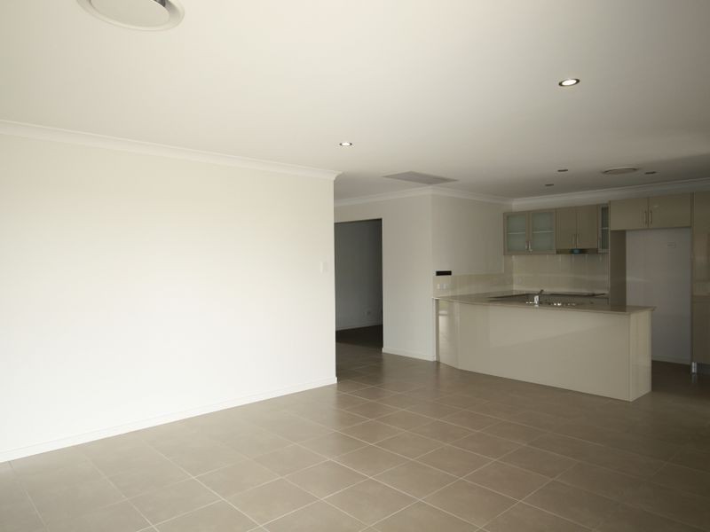 35 Florey Place, Kirkwood QLD 4680