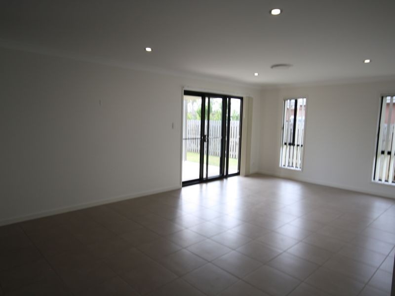 35 Florey Place, Kirkwood QLD 4680