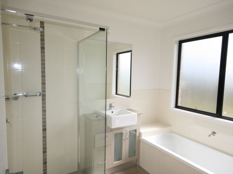 35 Florey Place, Kirkwood QLD 4680