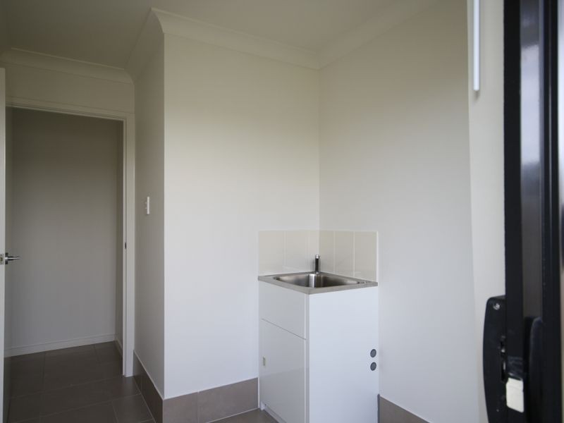 35 Florey Place, Kirkwood QLD 4680