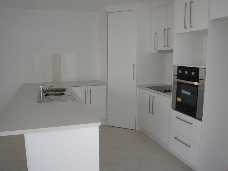 2/113 Dixon Drive, Telina QLD 4680