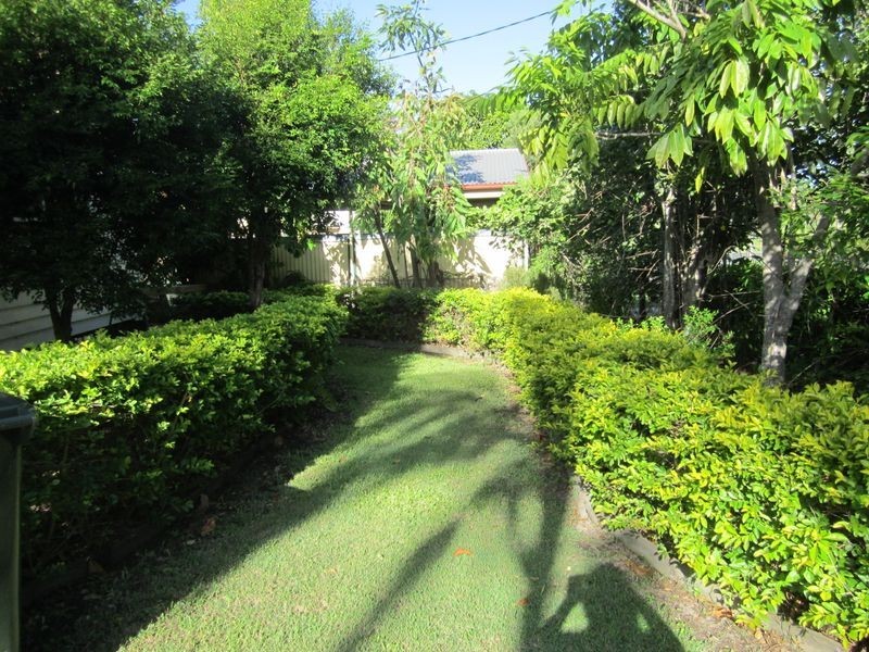 6 Agnes Street, South Gladstone QLD 4680