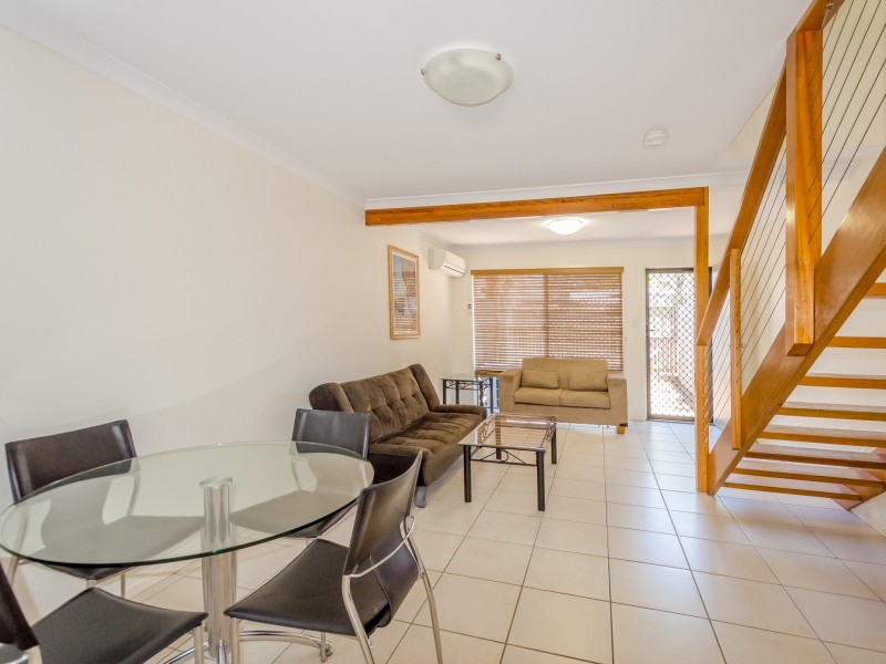 Unit 2/20 Short Street, South Gladstone QLD 4680