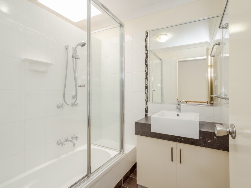 Unit 2/20 Short Street, South Gladstone QLD 4680