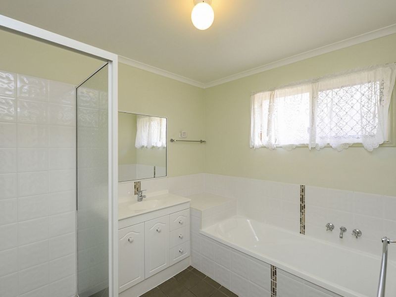 14 Ferguson Crescent, West Gladstone QLD 4680