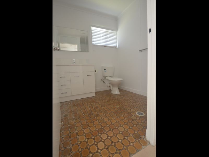 2/6 Lilly Street, Boyne Island QLD 4680