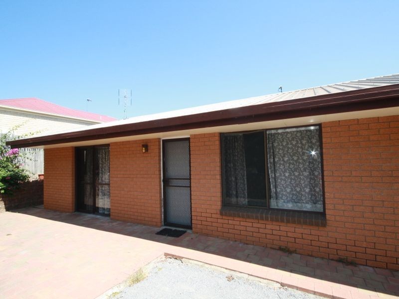 19 Park Street, West Gladstone QLD 4680