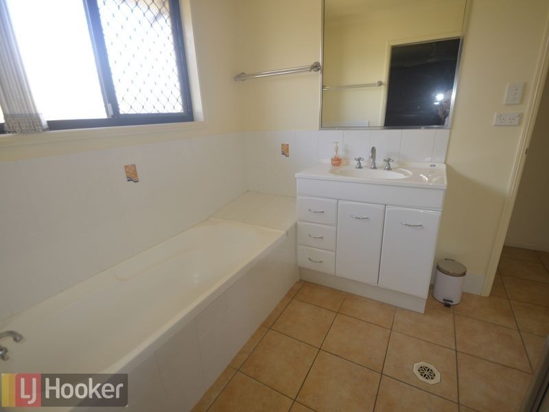 2A Linhow Crescent, Clinton QLD 4680