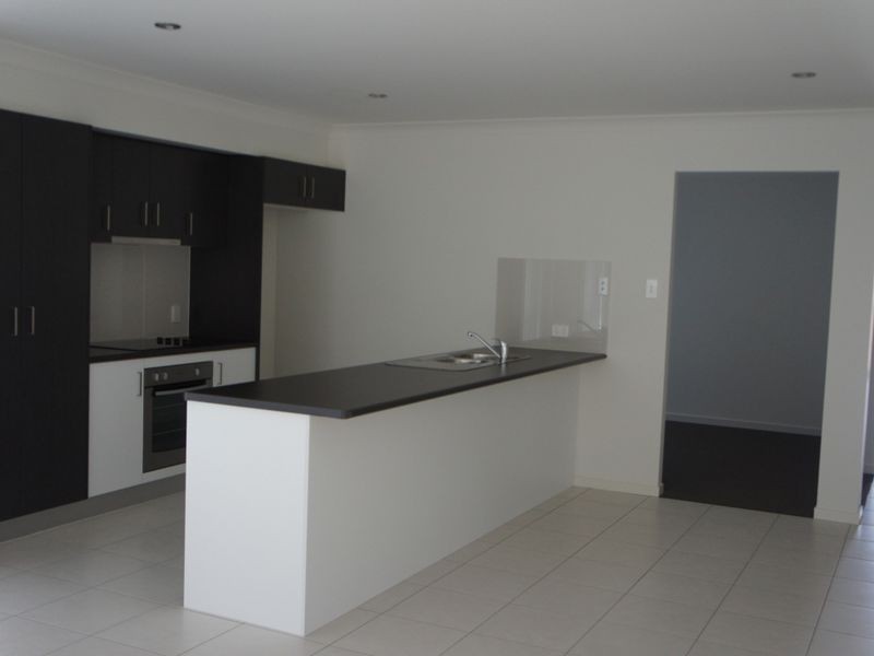 6 Kandel Court, Kirkwood QLD 4680