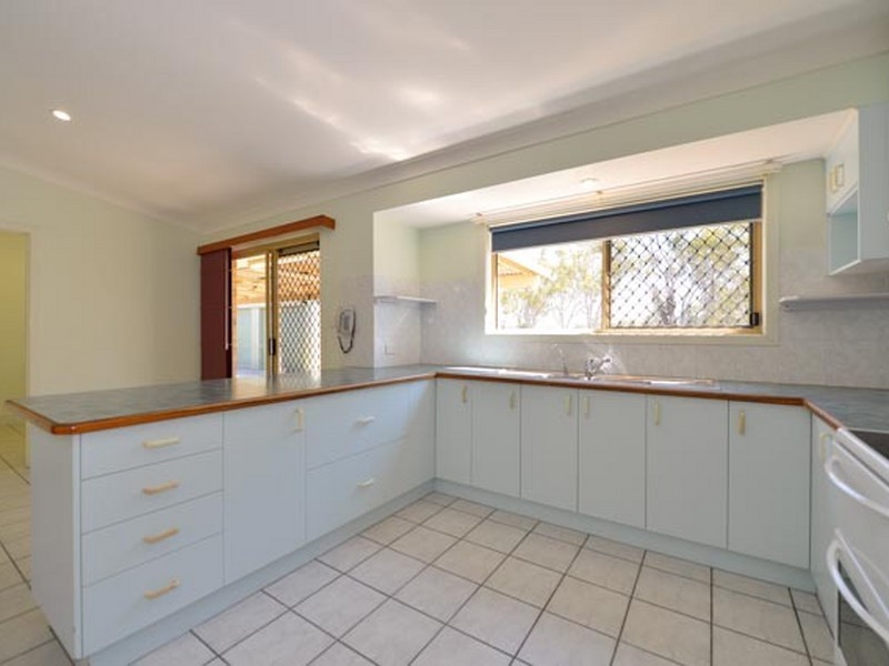 5 Dorsett Close, New Auckland QLD 4680