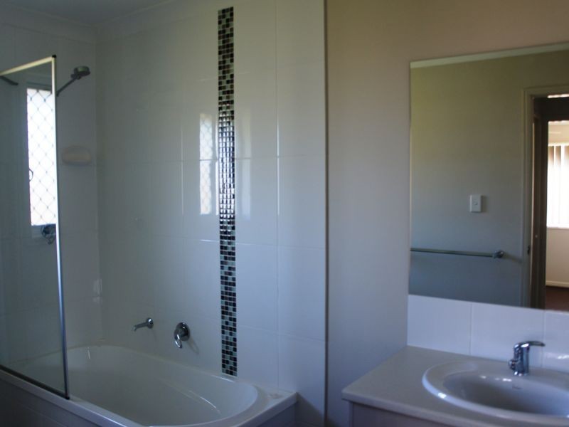 21 Winpara Drive, Kirkwood QLD 4680