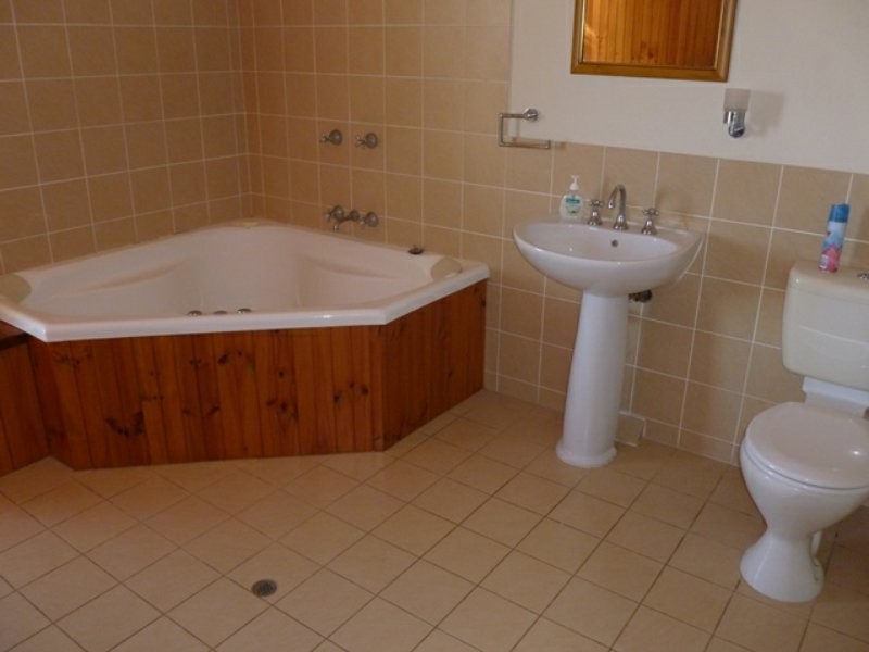 22 Williamson Street, West Gladstone QLD 4680