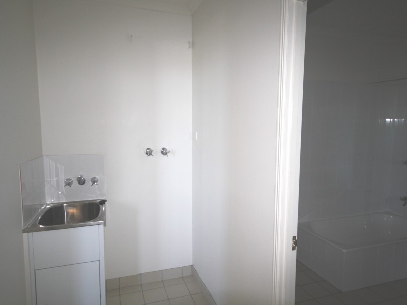 Unit 8/72 Goondoon Street, Gladstone QLD 4680