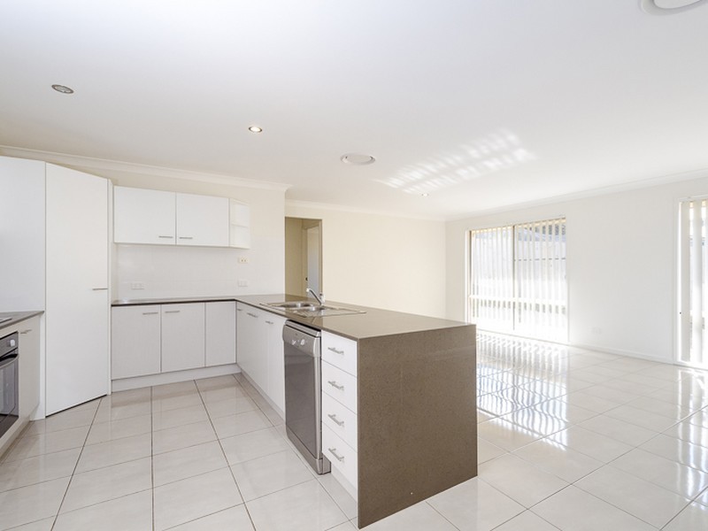 6 Dampier Court, Glen Eden QLD 4680