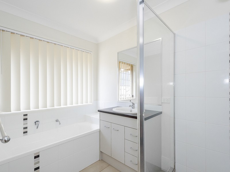 6 Dampier Court, Glen Eden QLD 4680