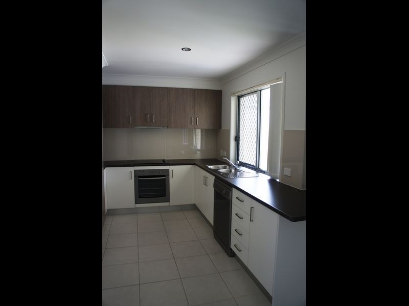 10 Kandel Court, Kirkwood QLD 4680
