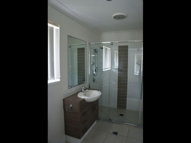 10 Kandel Court, Kirkwood QLD 4680