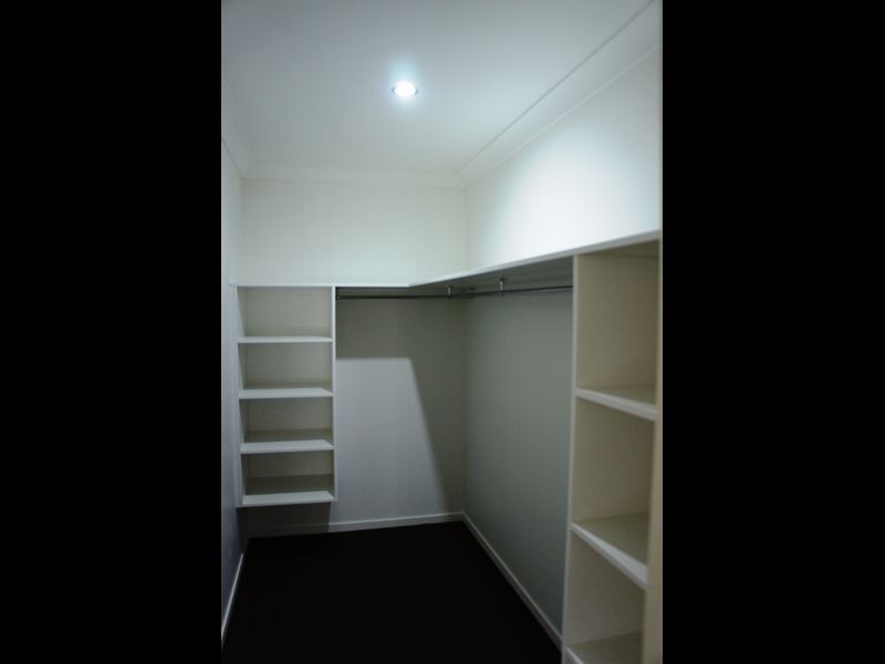 10 Kandel Court, Kirkwood QLD 4680