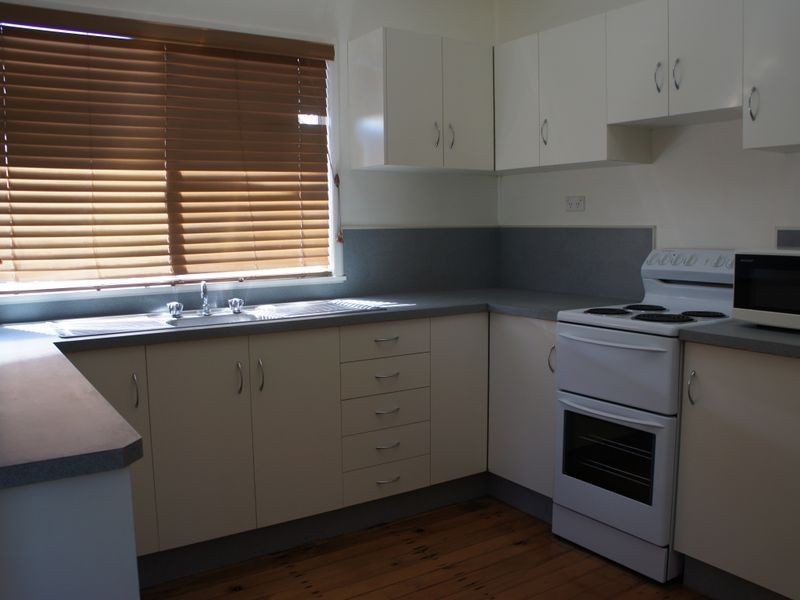 24 Roberts Street, South Gladstone QLD 4680