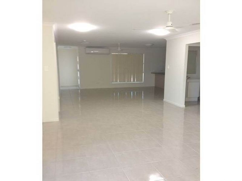 Unit 1/2 Wentworth Place, Glen Eden QLD 4680