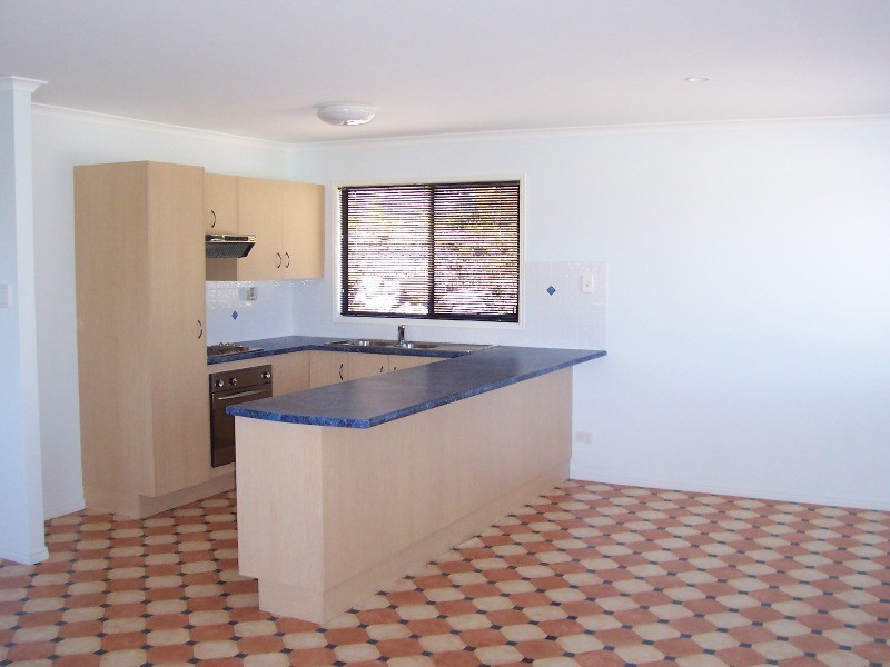 8A Robertson Close, New Auckland QLD 4680
