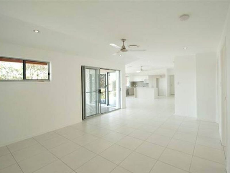 11 Iris Road, Kirkwood QLD 4680